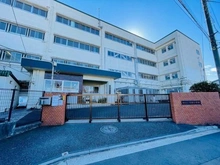 【神奈川県/横浜市都筑区川和町】都筑区川和町　中古戸建  川和小学校（現地より約990m）