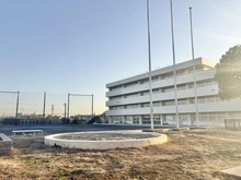 【神奈川県/横浜市神奈川区菅田町】神奈川区菅田町　中古戸建 菅田の丘小学校（現地より約1,240m）