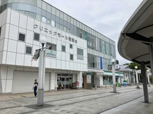 【東京都/稲城市坂浜】プラウドシーズン稲城若葉台 クリニックモール若葉台（現地より約1,700m）：若葉台駅前にクリニックモールあり