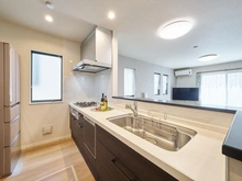 【東京都/稲城市坂浜】プラウドシーズン稲城若葉台 キッチン：食品庫あり