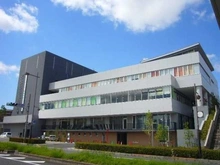 【東京都/稲城市坂浜】プラウドシーズン稲城若葉台  稲城市立iプラザ（現地より約1,700m）：市役所出張所、図書館などの複合施設が駅至近にあり