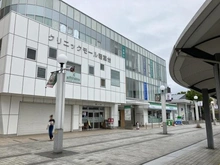 【東京都/稲城市坂浜】プラウドシーズン稲城若葉台 クリニックモール若葉台（現地より約1,700m）：若葉台駅前にクリニックモールあり