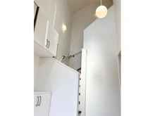 【東京都/小金井市本町】小金井市本町3丁目　中古戸建 玄関：吹き抜けの玄関～階段
