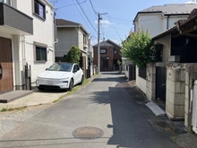 【東京都/小金井市本町】小金井市本町3丁目　中古戸建 前面道路：左側が対象不動産