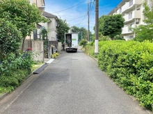 【東京都/調布市富士見町】調布市富士見町2丁目　中古戸建 前面道路：物件は左側