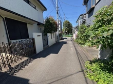 【東京都/小金井市貫井南町】小金井市貫井南町5丁目　戸建 前面道路：左が物件