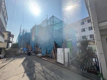 【東京都/八王子市椚田町】八王子市椚田町　新築戸建　1号棟 建築中の外観：全2棟現場（手前）