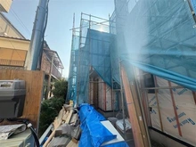 【東京都/八王子市椚田町】八王子市椚田町　新築戸建　2号棟 建築中の外観：全2棟現場（写真奥）