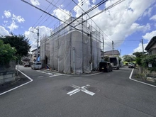 【東京都/府中市小柳町】小柳町5丁目　C号棟 建築中の外観：全4棟　写真中央