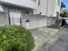 【東京都/世田谷区新町】世田谷区新町一丁目　借地権付中古戸建 駐車場