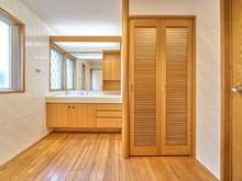 【東京都/杉並区下井草】杉並区下井草3丁目　中古戸建 洗面所：1階（写真右側、洗濯機置き場）