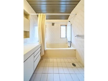 【東京都/杉並区下井草】杉並区下井草3丁目　中古戸建 浴室：2階、3点式ユニットバス