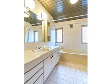 【東京都/杉並区下井草】杉並区下井草3丁目　中古戸建 洗面化粧台：2階、3点式ユニットバス