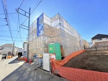 【東京都/杉並区和泉】杉並区和泉3丁目　新築戸建　1号棟 建築中の外観：全2区画・右側