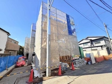 【東京都/杉並区和泉】杉並区和泉3丁目　新築戸建　2号棟 建築中の外観：全2区画・左側