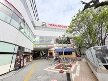 【東京都/杉並区阿佐谷北】杉並区阿佐谷北4丁目　新築戸建　B区画 ヨークフーズ阿佐谷店（現地より約700m）