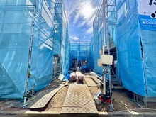 【東京都/杉並区本天沼】杉並区本天沼2丁目新築戸建　A号棟 建築中の外観：全4棟 A号棟 写真右手前
