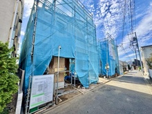 【東京都/杉並区本天沼】杉並区本天沼2丁目新築戸建　B号棟 建築中の外観：全4棟 B号棟 写真中央