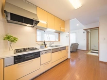 【東京都/杉並区井草】杉並区井草1丁目　中古戸建 キッチン：食洗機付きのカウンターキッチン