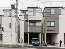 【神奈川県/川崎市高津区梶ケ谷】川崎市高津区梶ケ谷5丁目　中古戸建 外観：写真中央