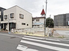 【神奈川県/川崎市幸区塚越】川崎市幸区塚越2丁目　新築戸建2号棟 建築中の外観：全2棟　写真右側が対象物件です