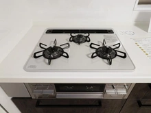 【東京都/世田谷区千歳台】世田谷区千歳台5丁目　中古戸建 キッチン：三口コンロ