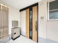 【東京都/練馬区氷川台】練馬区氷川台1丁目　事務所・倉庫付き戸建 玄関