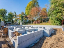 【東京都/練馬区大泉町】練馬区大泉町1丁目　新築戸建B号棟（全2棟） 建築中の外観：【全2棟】手前側