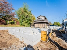 【東京都/練馬区大泉町】練馬区大泉町1丁目　新築戸建B号棟（全2棟） 建築中の外観：【全2棟】手前側