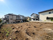【神奈川県/横浜市旭区二俣川】二俣川1丁目戸建3号棟 建築中の外観：全三棟／一番右側