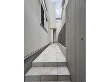 【東京都/世田谷区上馬】世田谷区上馬3丁目戸建 アプローチ