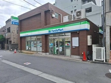 【東京都/世田谷区上馬】世田谷区上馬3丁目戸建 ファミリーマート　駒沢大学駅前店（現地より約510m）