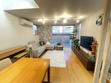 【東京都/目黒区大岡山】目黒区大岡山1丁目　中古戸建 リビング・ダイニング：3方向に窓があるリビング