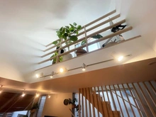 【東京都/目黒区大岡山】目黒区大岡山1丁目　中古戸建 ダイニング吹抜け：3階階段横の窓から自然の光を取り込みます。