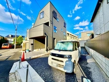 【東京都/世田谷区上北沢】上北沢五丁目　新築分譲住宅 建築中の外観