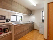 【東京都/世田谷区桜】世田谷区桜1丁目戸建 キッチン：食洗機・浄水器あり