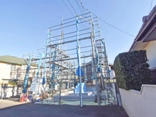 【東京都/狛江市中和泉】狛江市中和泉PJ　2号棟 建築中の外観：全2棟：右側