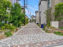 【東京都/小金井市貫井北町】プラウドシーズン武蔵小金井　悠景の邸 前面道路