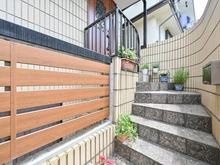 【東京都/世田谷区桜丘】世田谷区桜丘4丁目戸建 アプローチ