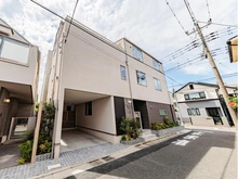 【東京都/世田谷区宮坂】世田谷区宮坂一丁目　新築戸建　A号棟 外観：全3棟　左側がA棟です