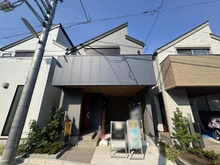 【東京都/世田谷区経堂】セキュレア経堂2丁目　2号棟 外観：全3棟現場　写真中央