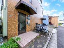 【東京都/世田谷区赤堤】世田谷区赤堤4丁目　賃貸併用住宅 玄関：2.3階部分