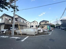 【東京都/狛江市駒井町】駒井町2丁目新築戸建　1号棟 建築中の外観：２区画中手前の区画