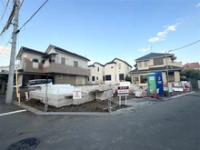 【東京都/狛江市駒井町】駒井町2丁目新築戸建　1号棟 建築中の外観：２区画中手前の区画