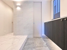 【東京都/世田谷区世田谷】世田谷区世田谷4丁目プロジェクト B号棟 玄関