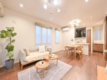 【東京都/世田谷区祖師谷】プラウドシーズン祖師ヶ谷大蔵 リビング・ダイニング：※家具・調度品等は本体価格に含まれません。