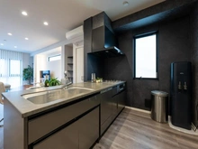 【東京都/目黒区中目黒】中目黒3丁目　中古戸建 キッチン：LDを見渡せるカウンターキッチン