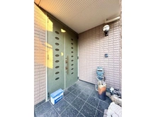 【埼玉県/さいたま市緑区大字三室】さいたま市緑区大字三室 戸建 玄関
