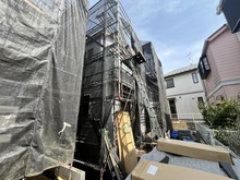 【神奈川県/川崎市宮前区野川本町】宮前区野川本町1丁目新築戸建B号棟 建築中の外観：全２棟　左奥側