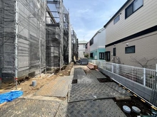 【神奈川県/川崎市宮前区野川本町】宮前区野川本町1丁目新築戸建B号棟 建築中の外観：全２棟　左奥側